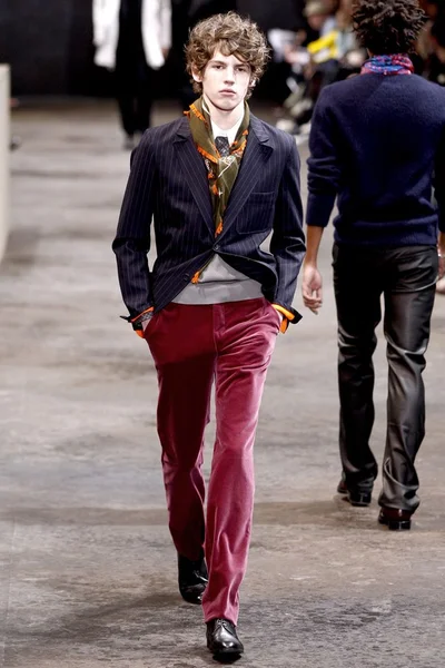 Look 38